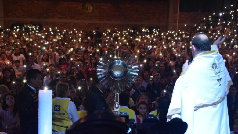 Fiesta de pentecostés en el Movistar Arena