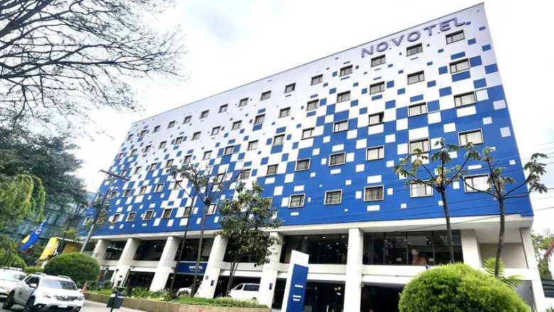 Novotel Parque 93 Bogotá apuesta color, dimensiones y nuevos ritmos en su nueva fachada