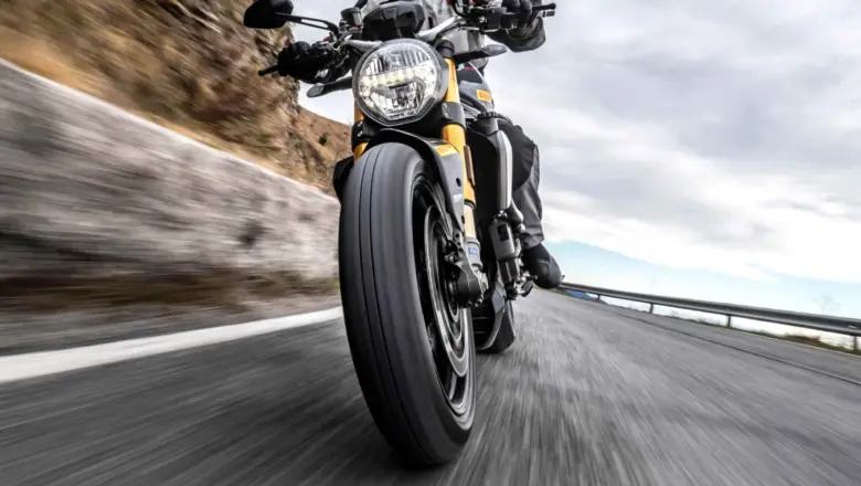 Pirelli eleva la experiencia de conducción en motos a través de tecnologías innovadoras